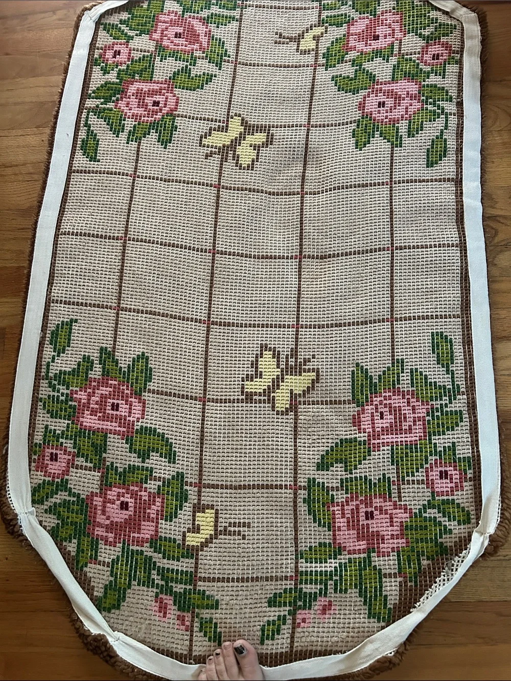 vintage latchook floral accent rug in Pink and Brown
